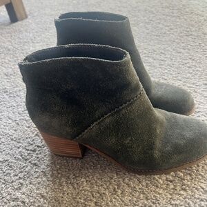 TOMS Green Suede Ankle Booties w/ Block Heel | Size 7
